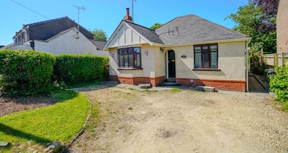 K Suites - Cozy Rural 3 bed House w/ free parking