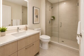 Junior Suite | Bilik Mandi | Kelengkapan dandanan diri percuma, pengering rambut, tuala disediakan 