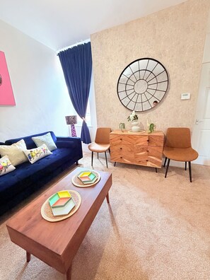 Living area - Stylish 7 person apartment close to Newcastle City Centre (Gateshead)