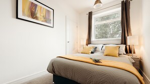 Unclassified image, 2 of 14, button - K Suites - Quaint 2 Bedroom with Parking (Hinckley)