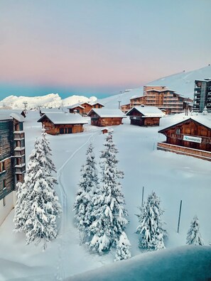 A snow-covered village with wooden cabins and a ski lift in the background. - L'Ultime 1800 - Avoriaz - Sleeps 6 - Premium (Morzine)