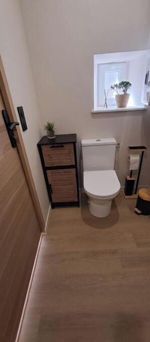 Bathroom - Vrbo Property (Normandie)