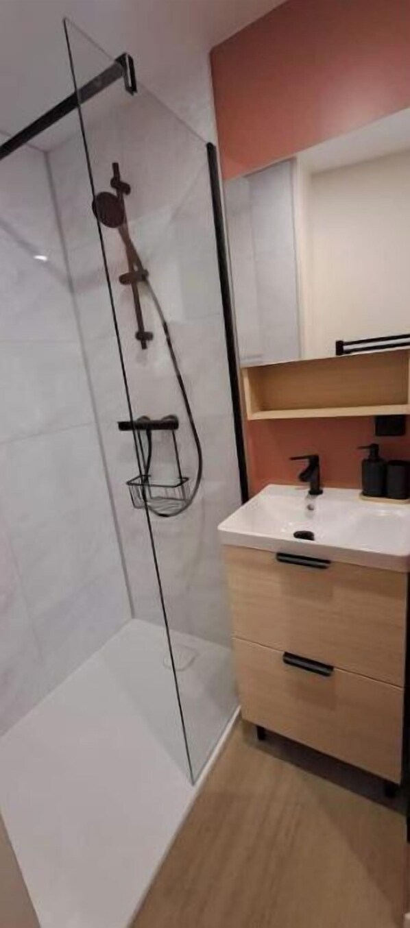 Bathroom - Vrbo Property (Normandie)