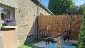 Outdoor dining - Vrbo Property (Normandie)