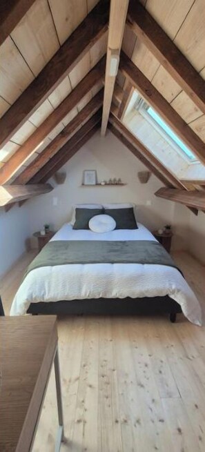 Room - Vrbo Property (Normandie)