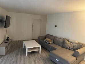 Unclassified image, 5 of 7, button - Cozy 1-bedroom apartment in adorable Greenbelt with AC (Greenbelt)