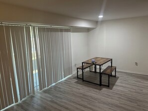 Unclassified image, 3 of 7, button - Cozy 1-bedroom apartment in adorable Greenbelt with AC (Greenbelt)