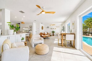 A spacious living area with a pool, a dining area, and a kitchen. - St Pete Beach Waterfront Pool Hot Tub (St Pete Beach)