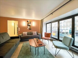 Unclassified image, 5 of 29, button - Vrbo Property (Paris)