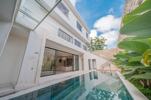 Gorgeous 8-bedroom house with great facilities.