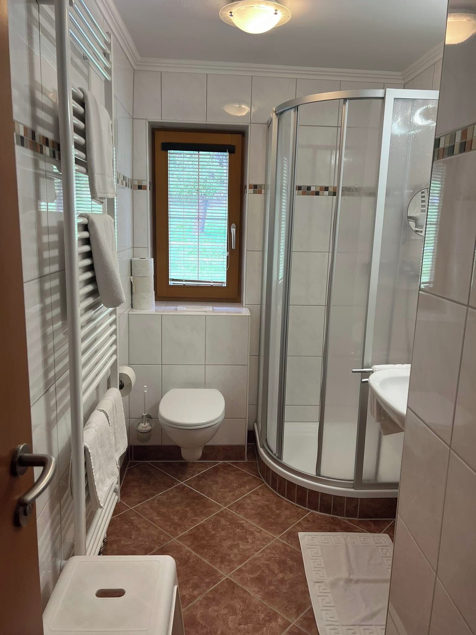 Classic Apartment, 1 Bedroom, Non Smoking, Balcony | Bathroom | Shower, hair dryer, towels, soap