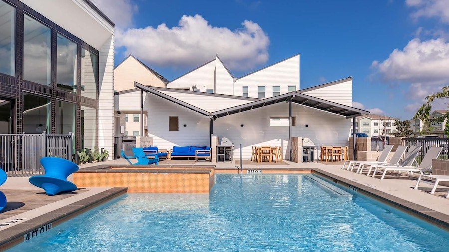 Landing Amazing 1BD in Sunnyside