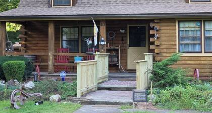 Spacious 5-bedroom Log Cabin style house in gorgeous Bloomfield with AC