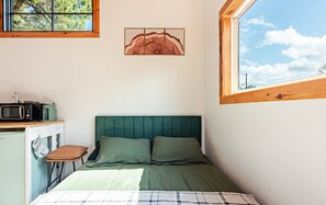 Room - Whimsical cabin near breweries and trails in charming Dripping Springs (Dripping Springs)