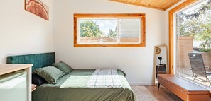 Room - Whimsical cabin near breweries and trails in charming Dripping Springs (Dripping Springs)