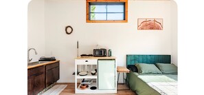 Room - Whimsical cabin near breweries and trails in charming Dripping Springs (Dripping Springs)