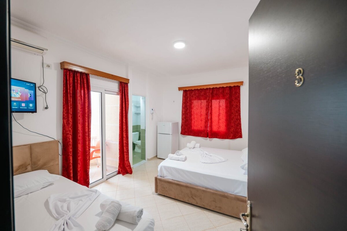 Quarto triplo, sacada, vista para o mar | Wi-Fi de cortesia