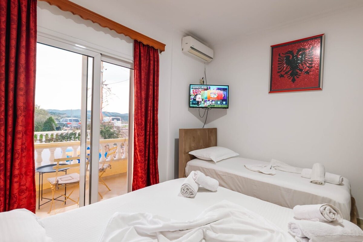 Quarto família, sacada, vista para o jardim | Wi-Fi de cortesia