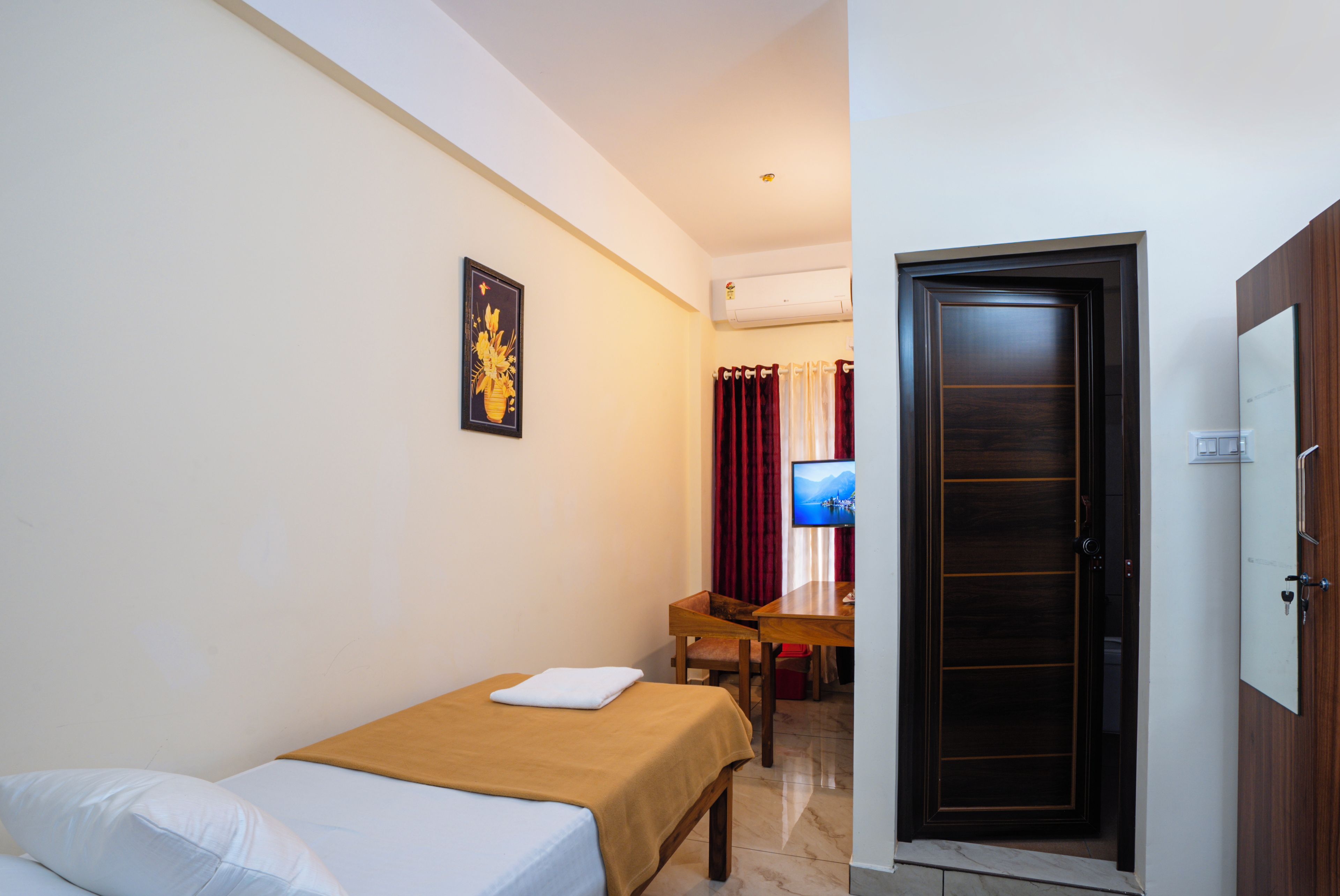 Standard Single Room | Desk, laptop workspace, WiFi (free)