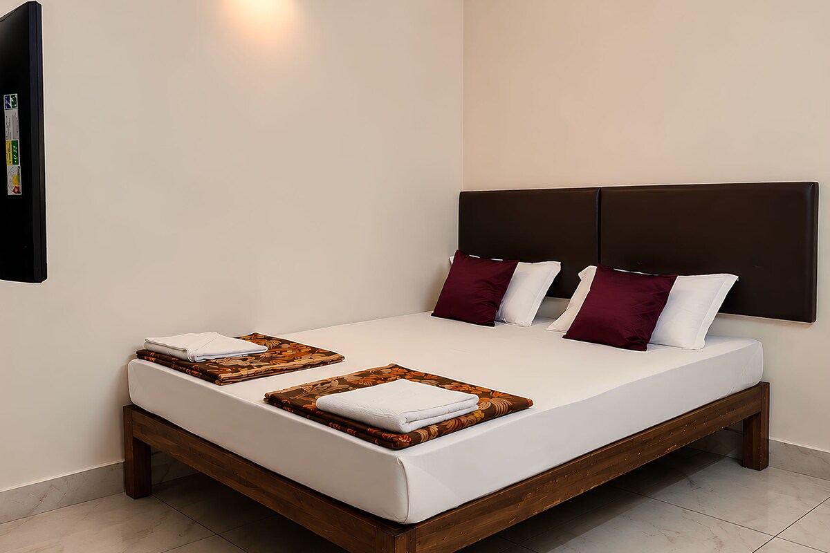 Economy Double Room | Meja, ruang kerja komputer riba, Wi-fi percuma 