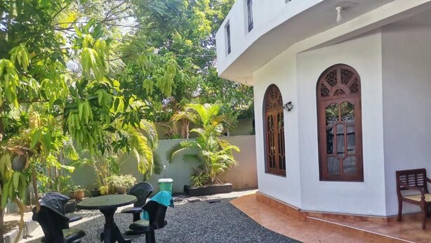 Outdoor dining - Joy Villa (Aluthgama)