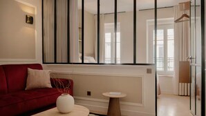 Living area - Suites 1BR / 4P / AC Apartment - Sentier 02 (Ile de france)