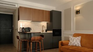 Living area - Suites 1BR / 4P / AC Apartment - Sentier 04 (Ile de france)