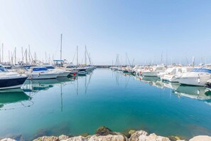 A marina with multiple boats docked in calm waters, surrounded by rocky terrain. - Mar Y Sol Caleta Brisa 2B (Algarrobo-Costa)
