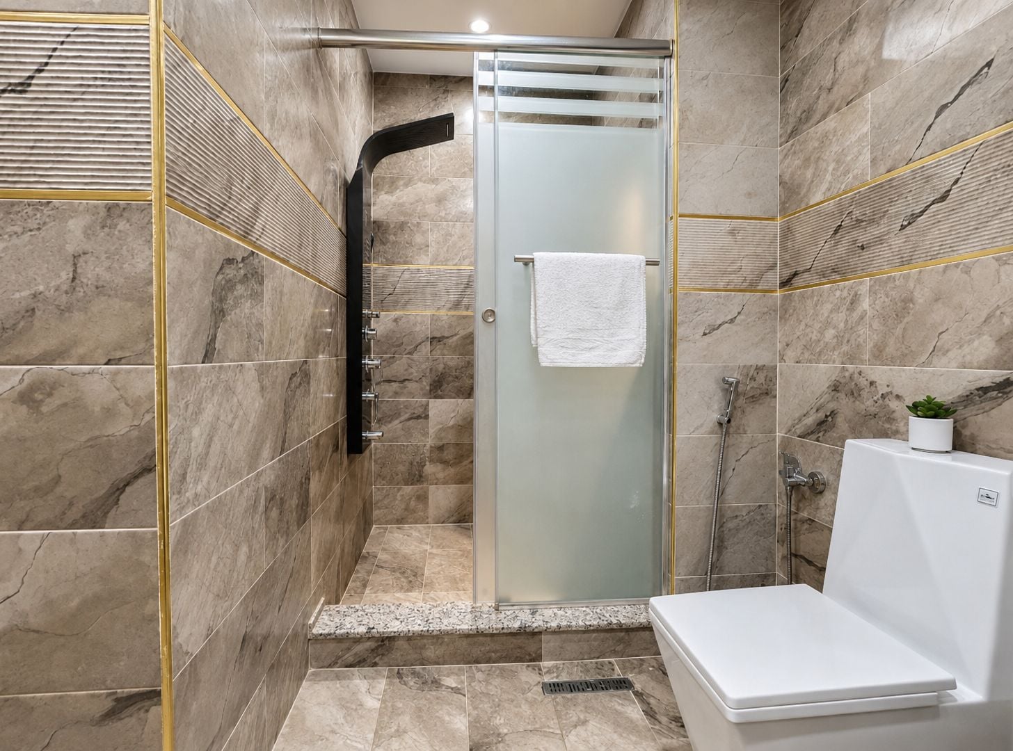 Apartment | Bathroom | Free toiletries, hair dryer, towels, soap