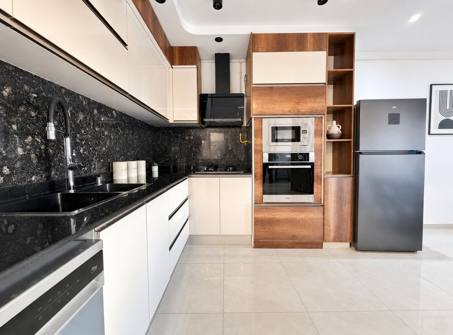 Apartment | Private kitchen | Fridge, microwave, oven, stovetop