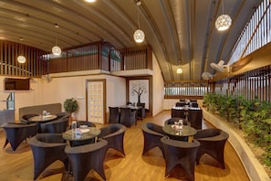 Dining - Hotel JP Park-near Rajagiri Hospital (Aluva)