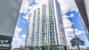 A high-rise building with multiple balconies and a clear sky. - Light-Filled Living - One Bedroom Apartment, Sleeps 2 (Salford)