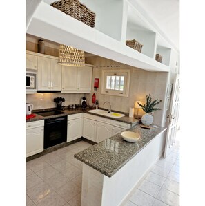 Private kitchen - Villa Jude with private heated pool (Puerto del Carmen)