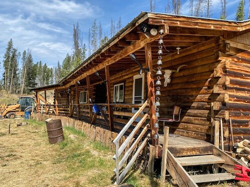 Nez Perce Trail Stay & Play - Whitetail Cabin