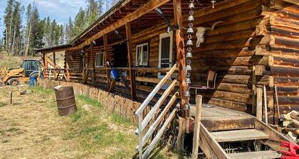 Nez Perce Trail Stay & Play - Whitetail Cabin