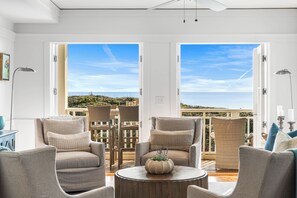 A spacious balcony with wicker furniture and a view of the sea. - GULF-FRONT WATERCOLOR LUXURY CORNER UNIT, 2-STORY CONDO NEXT DOOR TO SEASIDE (Santa Rosa Beach)