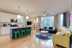 A modern living space with a kitchen, dining area, and seating area. - The Nashville Rooftop Retreat, Garage and Sleeps 8 (Nashville)