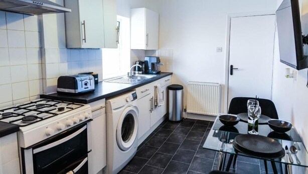 Private kitchen - Luxury 2 bed apartment in Dartford town centre, offering contemporary interiors (Dartford)