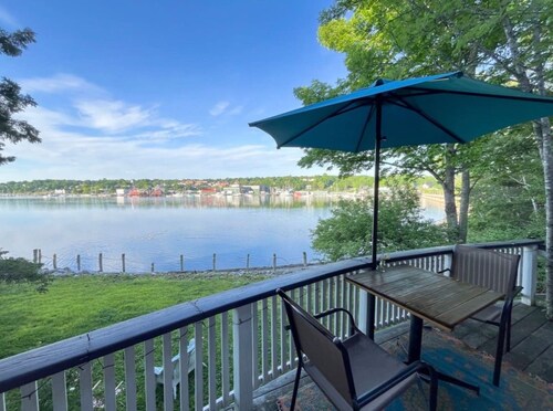 Springtide Cottage - Steps from Penobscot Bay!