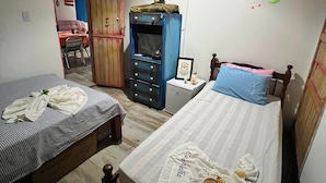 A bedroom with two beds, a wardrobe, a desk, and a hanging light fixture. - Casa Velha Hospedagem Jacuípe (Camaçari)