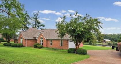 Cedar Lake Cottage • Pool & Lake view!