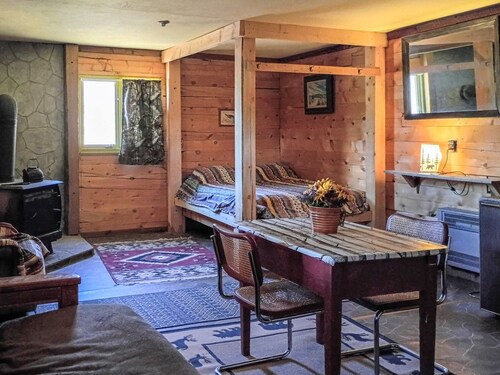 Nez Perce Trail Stay & Play - Bear Den Cabin