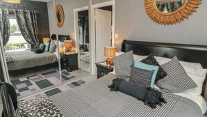 A hotel room with two beds, a large mirror, and a view of the outdoors. - Bruckless Rest Fine Country Living B&amp;b (Bruckless)