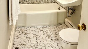 Bathroom - Charming, Central 3 Bedroom (Iowa City)