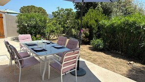 Outdoor dining - Vrbo Property (Porto-Vecchio)