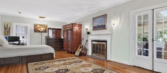 Elegant 5BR w/ 3 Master Suites