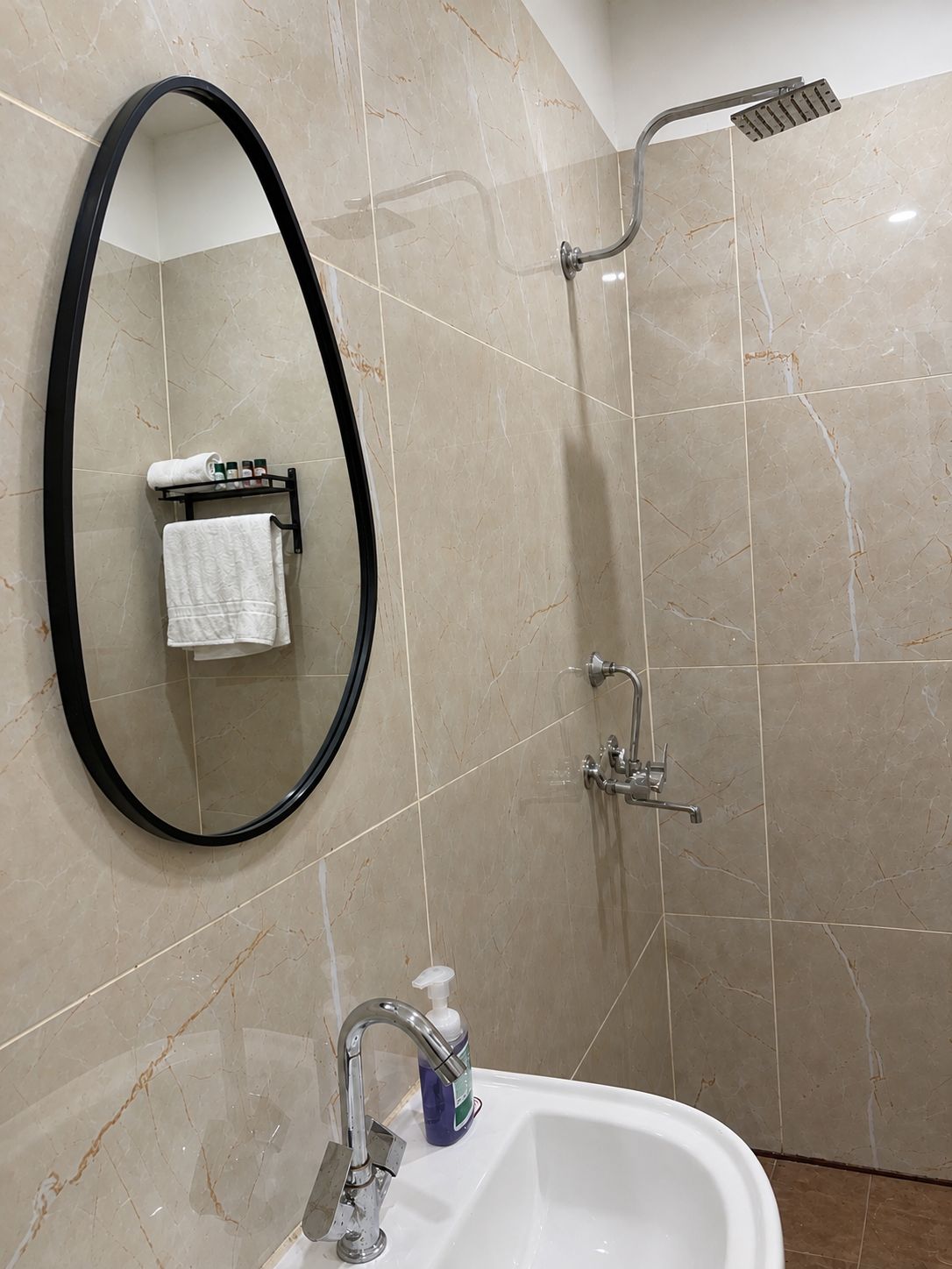 Classic Single Room, City View | Bathroom | Towels, shampoo, toilet paper