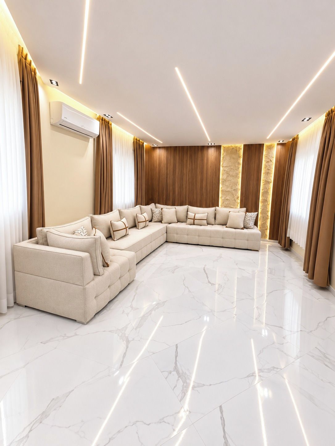 Un vaste salon doté d’un grand canapé d’angle, d’un sol en marbre et d’un design de plafond moderne avec des spots encastrés.