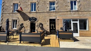 A stone building with a sign reading 'La Sûle du Bouquet' and a 'RESTAURANT' sign. - Vrbo Property (Vicq-sur-Mer)