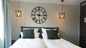 Blackout curtains, soundproofing, free WiFi - NOX Hotel Zimmer 4 Essence (Walzbachtal)